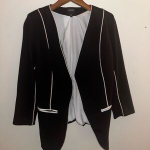 XOXO women’s XL open front Black Blazer with White Piping Accents
